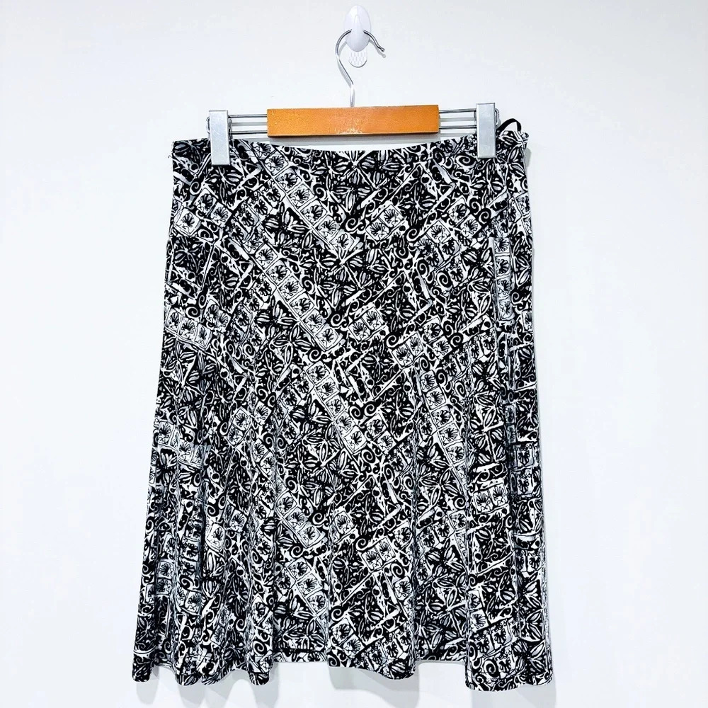 REITMANS Black &  white floral skirt‎